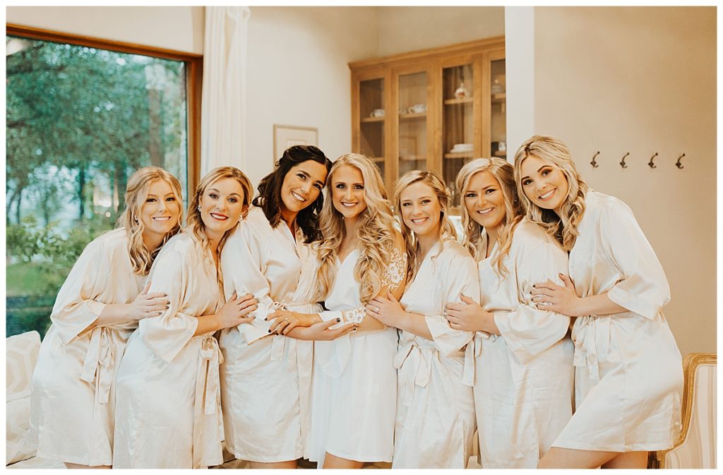 bride and bridesmaids in bridal suite at Canyonwood Ridge