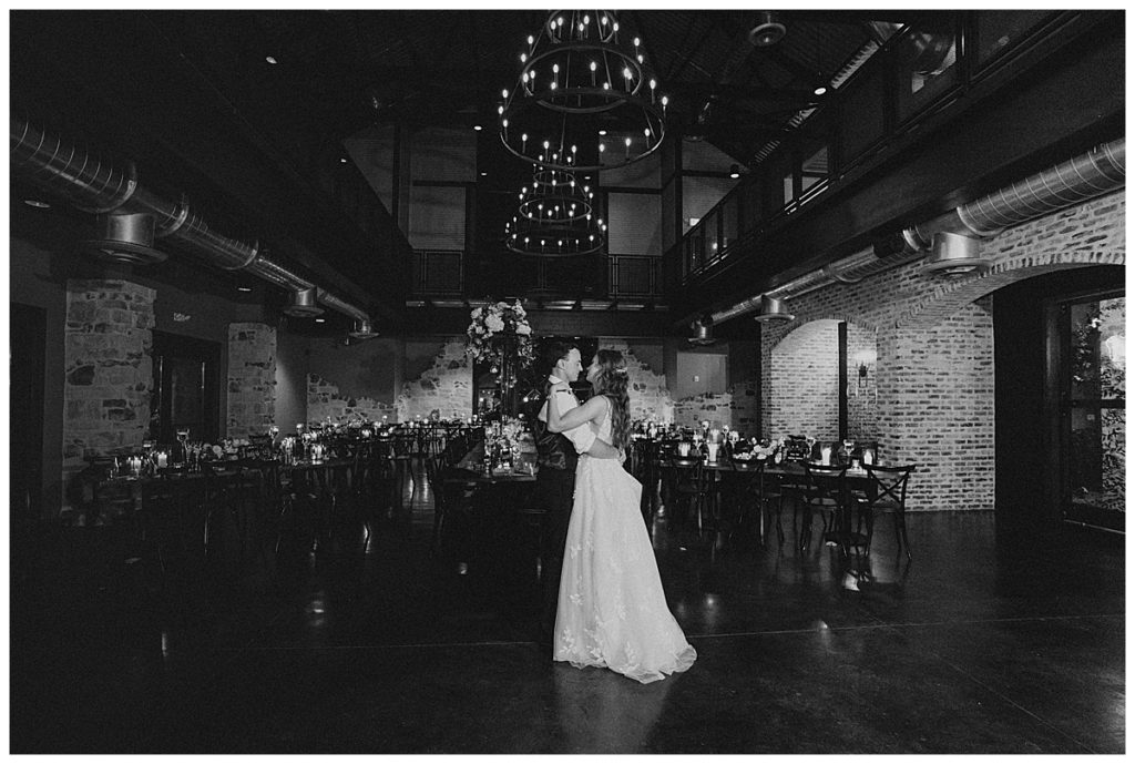 bride and groom last dance