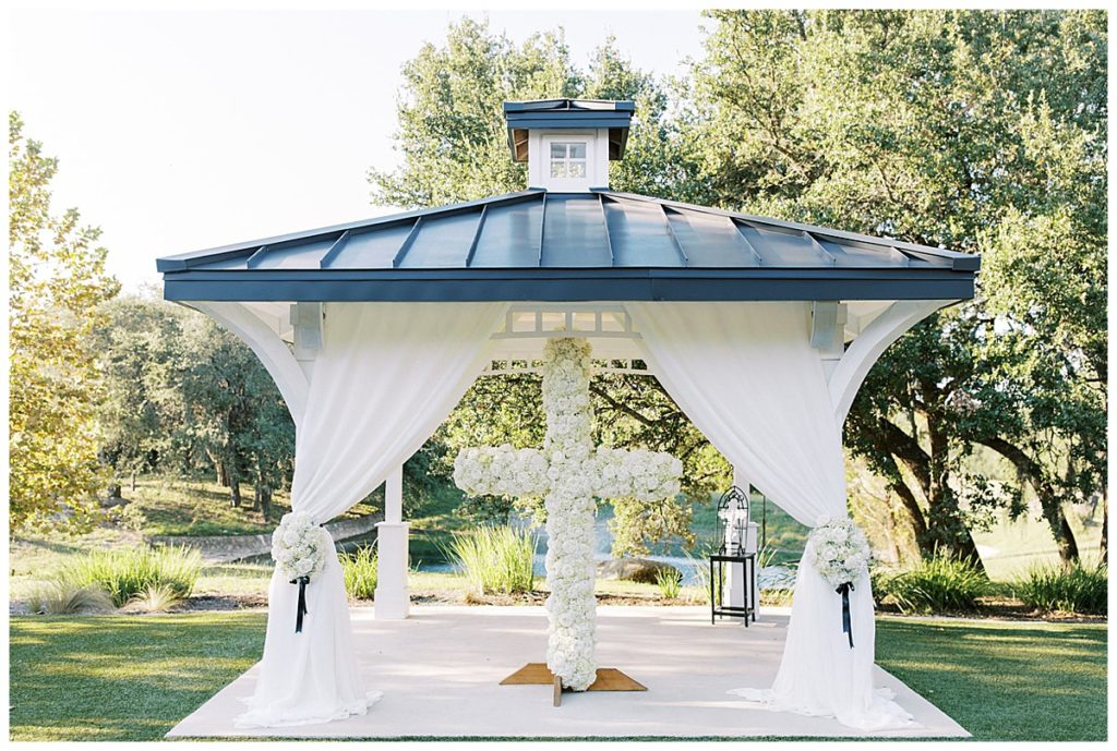 ceremony gazebo at Kendall Point venue in Boerne